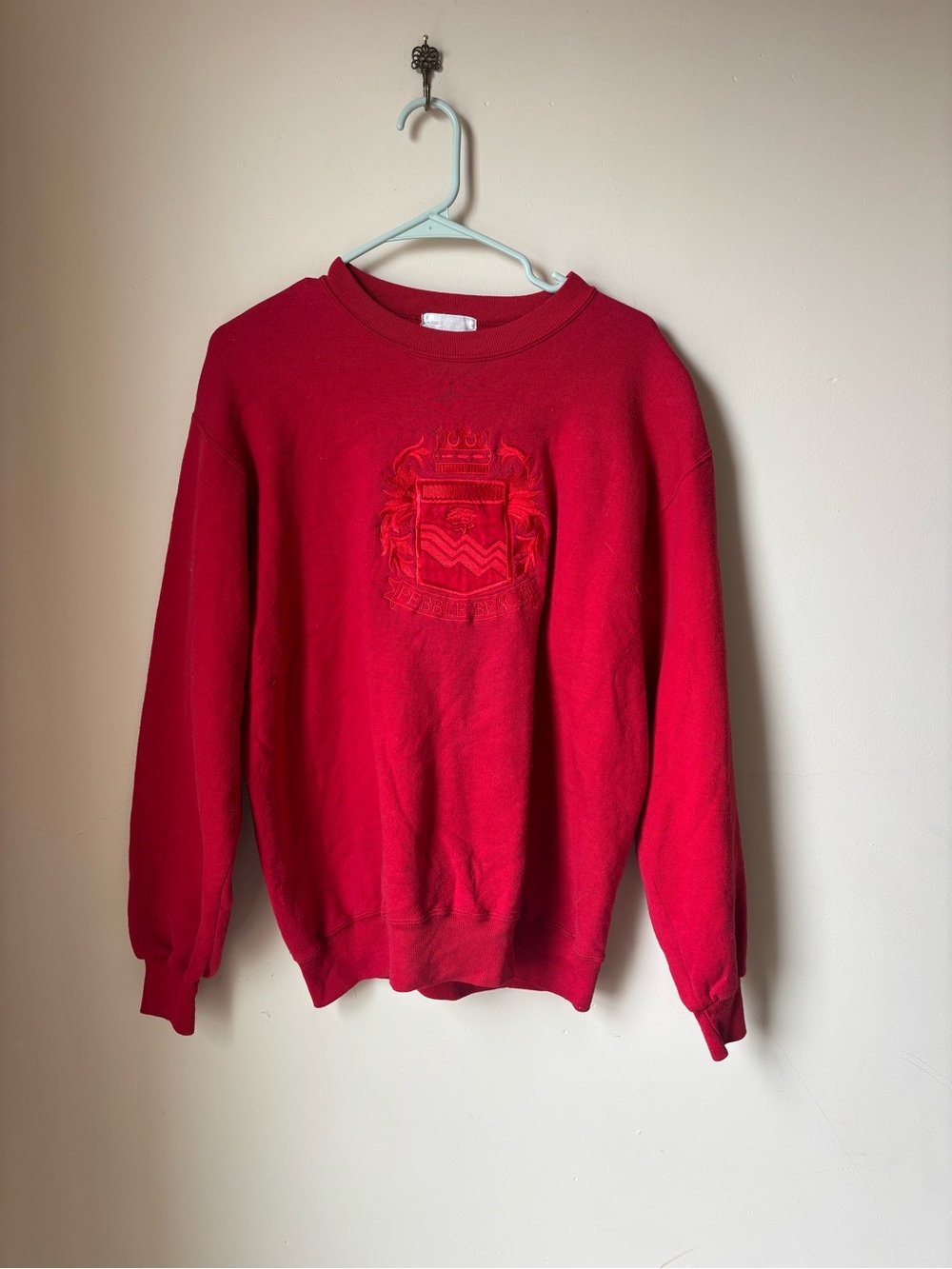 vintage red Pebble Beach embroidered crest crewneck sweatshirt